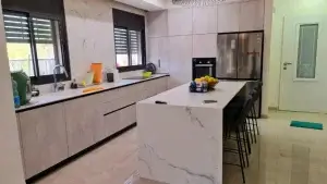 שיש גרניט עורקים למטבחים